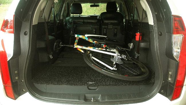 Tips Bawa Sepeda Rebahan di Kabin Mobil