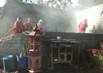Gudang Barang Dagangan Milik Muder di Karangasem Hangus Terbakar Dilahap Si Jago Merah