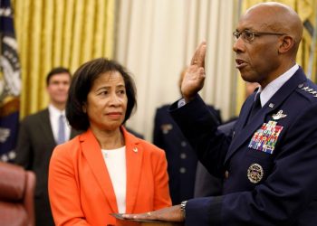 Charles Brown Jadi Jenderal Keturunan Afro-Amerika Pertama Pimpin Angkatan Udara AS