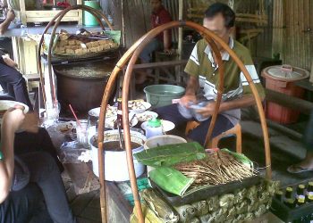 Kisah Di Balik Kuliner Khas Surabaya “Lontong Sayur”