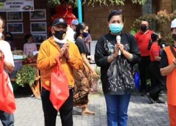 Gebyar Pasar Minggu, Ketua TP PKK Mengajak Masyarakat Sejahterakan Petani Bali
