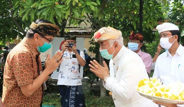 Rombongan Kementerian Ppn/Bappenas Terima Paparan Khasiat Arak Bali Obati Covid-19