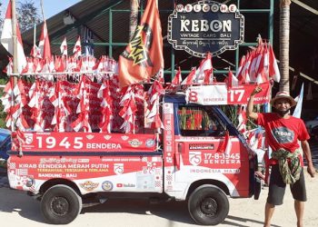 Menyambut Hari Kemerdekaan, Abah Kibarkan Bendera Merah Putih Dengan Jarak Tempuh 2.020 Km