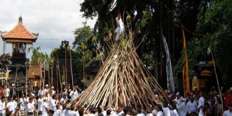 Tradisi Mekotek, Peringatan Kemenangan Perang Kerajaan Mengwi di Blambangan