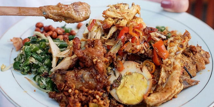 Ini Rahasia Nasi Campur Khas Bali nan Lezat