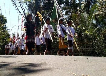 Tradisi “Neruna”, Berkunjung ke Rumah-Rumah Warga Jika Beruntung Langsung Dapat “Bajang”