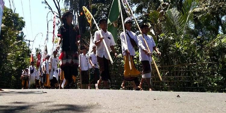 Tradisi “Neruna”, Berkunjung ke Rumah-Rumah Warga Jika Beruntung Langsung Dapat “Bajang”