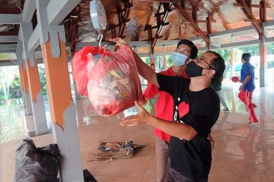 Bank Sampah Simpatik Kumpulkan 3 Ton Sampah Plastik Dan Kertas