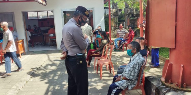 Polsek Bangli Himbau Warga Gunakan Protokol Kesehatan Saat bagi BST