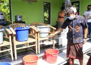 Generasi Muda Desa Akah Produksi 10 liter “Hand Sanitizer” Herbal