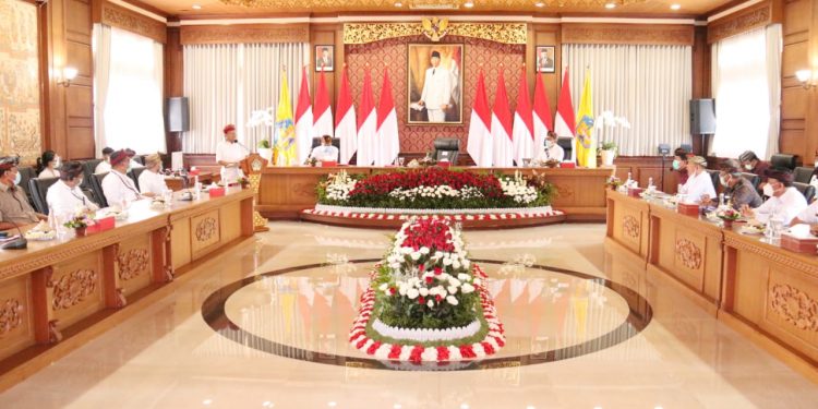 Wayan Koster Lebih Fokus Menata Sektor Ekonomi Bali di Tahun 2021