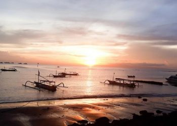 Yuk ! Nikmati Asyiknya Keindahan Sunrise Di Pantai Matahari Terbit