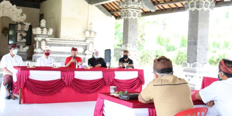 Gubernur Koster Hibahkan 10 Are Tanah Pemprov Bali ke MDA Kecamatan Selat