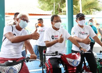 Gubernur Koster secara resmi melepas acara bersepeda Listrik di Green Concert