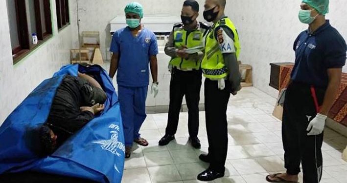 Menyeruduk Mobil Truk, Pengendara Sepeda Motor Tewas Di Tempat