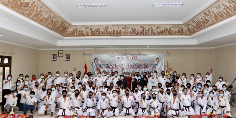 Jeaninie Z. Monoarfa Kukuhkan Pengurus Lemkari Bali Masa Bhakti 2020-2025