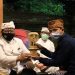 Tangkil Ke Pura Mandhara Giri Semeru Agung, Wagub Bali Terima Keris Pusaka Kerajaan Singosari