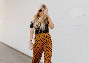 Anti Norak, 5 Cara Max’n Match Tampil Kece Dengan Celana Print