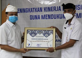 Sekda Dewa Indra Apresiasi Pemberian Penghargaan Dalam Penyaluran Stimulus Ekonomi