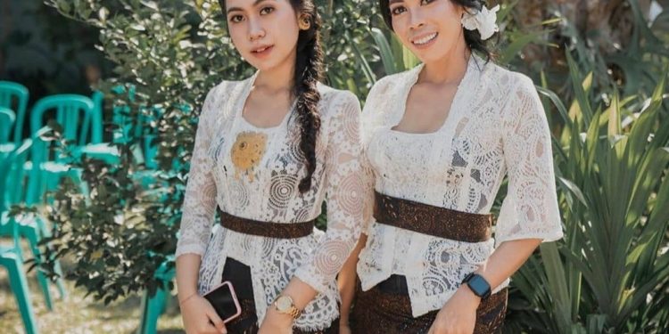 Kakak Perempuan Sama Dengan Teman Bertengkar, Setuju ?