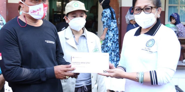 TP PKK & PAKIS Bali Bantu Korban Kebakaran di Lokasi Pengungsian