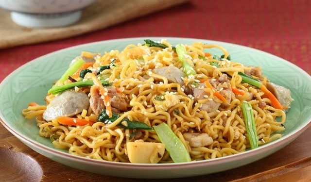 Sajian Penuh Makna Di Imlek, Resep Sederhana Sui Mie Alias Mi Panjang