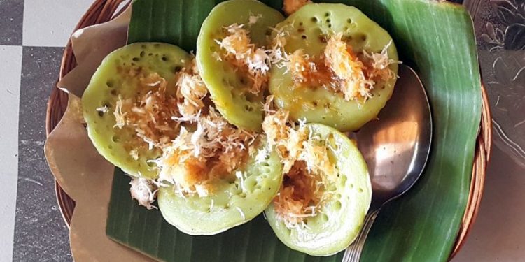 Jaje Laklak: Jajanan Soerabi Imut Bali Yang Harus Di Coba