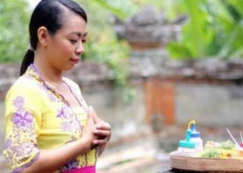 Berikut Ini Makna Di Balik Pelaksanaa Puja Tri Sandya 3 Waktu