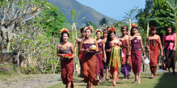 Jangan Sombong, Sehebat Apapun Kita Pasti Butuh Bantuan Orang Lain
