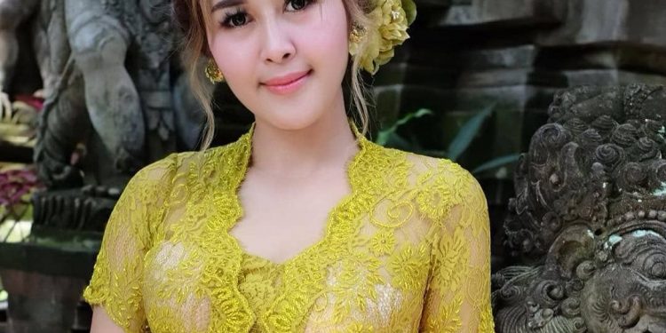 Alasan Mengapa Rambut Wanita Hindu Tidak Boleh Terurai Saat Ke Pura