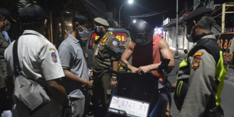 Tegakkan Pergub Bali No.10/2021, Tim Gabungan Berhasil Menjaring 12 Pelanggar Di Seminyak