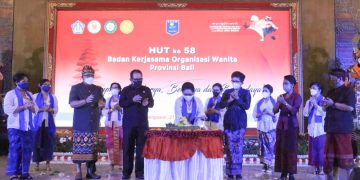 Peringati Hut BKOW, Wagub Cok Ace Puji Semangat Perempuan Di Tengah Pandemi