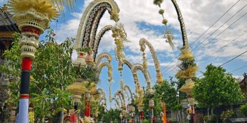 Makna DiBalik Penjor & Potong Babi Saat Perayaan Galungan