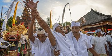 Tradisi Ngerebong, Tradisi Kuno Berasal Dari Desa Kesiman Denpasar