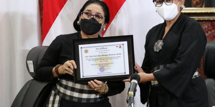 Gelar Webinar, Ny Putri Koster Ingatkan Jangan Jejali Anak Dengan Obsesi Orang Tua