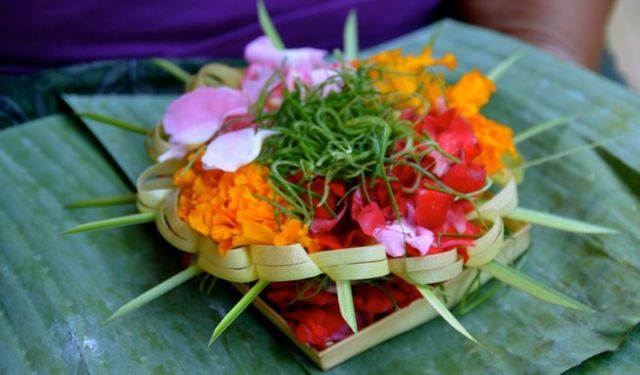 PENGERTIAN UPAKARA DAN MAKNA DARI UPAKARA