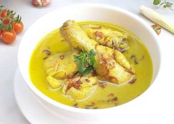 Makin Nikmat Dengan Ketupat, Beikut Ini ResepOpor Ayam Kuning