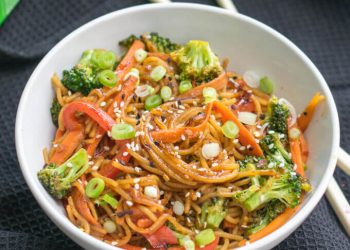 Cocok Dinikmati Saat Siang Hari, Berikut Ini Resep garlic sesame noddles