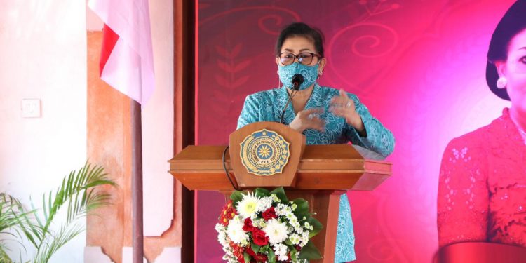 Ny. Putri Koster Ajak Masyarakat Karangasem Kreatif Kembangkan Potensi Daerah