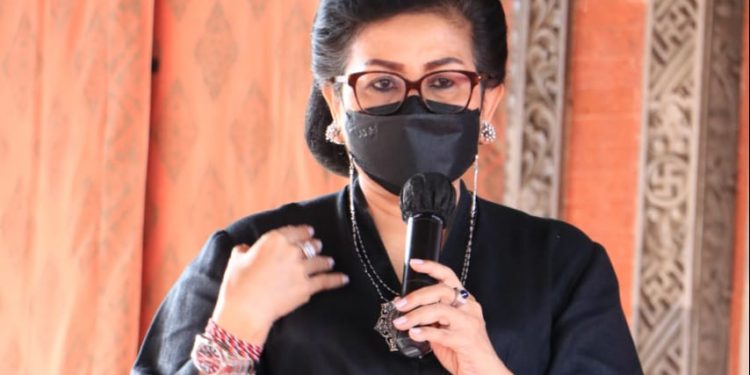 Ny. Putri Koster Beri Pelatihan Etika Berbusana Adat dan Tata Rambut Sesuai Budaya Bali