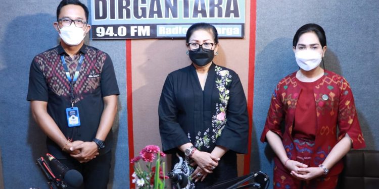 Ny Putri Koster Ajak Warga Tumbuhkan Rasa Peduli Hadapi Pandemi Covid-19