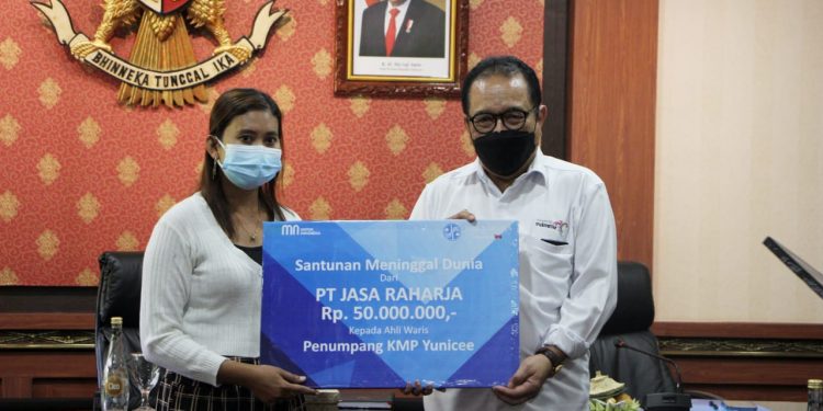 Wagub Cok Ace Apresiasi Penyerahan Santunan Jasa Raharja Bagi Keluarga Korban Tenggelamnya Kapal Yunice