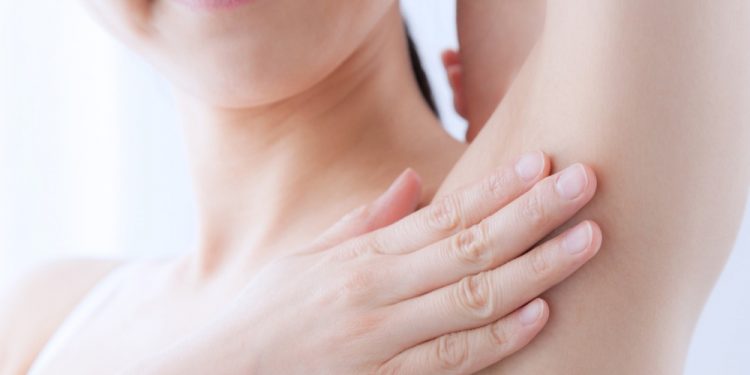 Miliki Kulit Ketiak Sesitif, Berikut Rekomendasi Deodoran Alami & Wanginya Segar