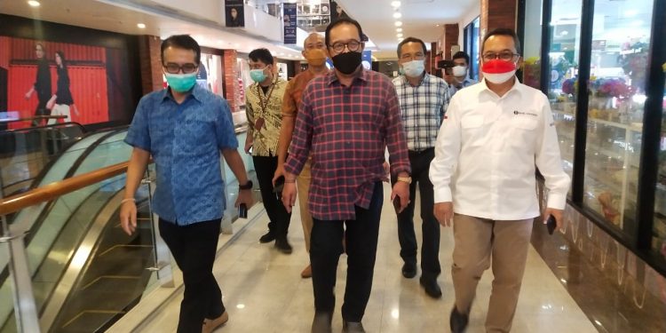 Pusat Perbelanjaan di Bali Boleh Dibuka, Wagub Cok Ace Tinjau Penerapan Prokes di Mall Plaza Renon