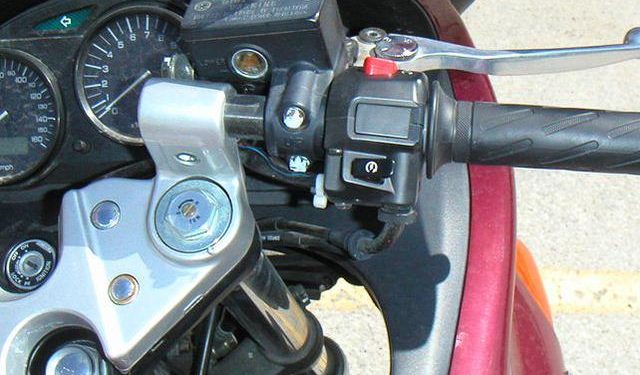 Buat yang Belum Tahu, Ini Manfaat Jalu Setang Motor