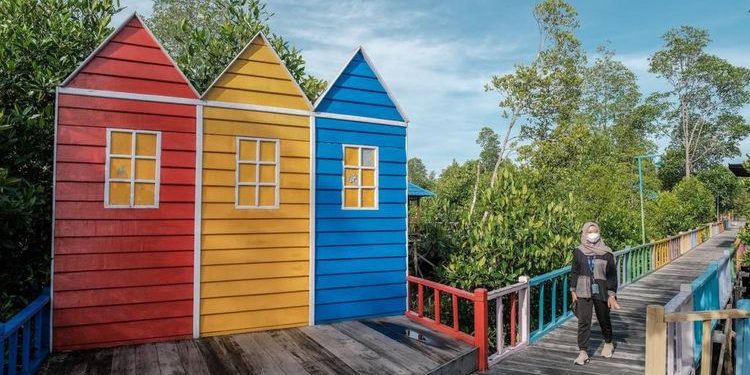 Taman Mangrove Klawalu Sorong, Pertama di Papua