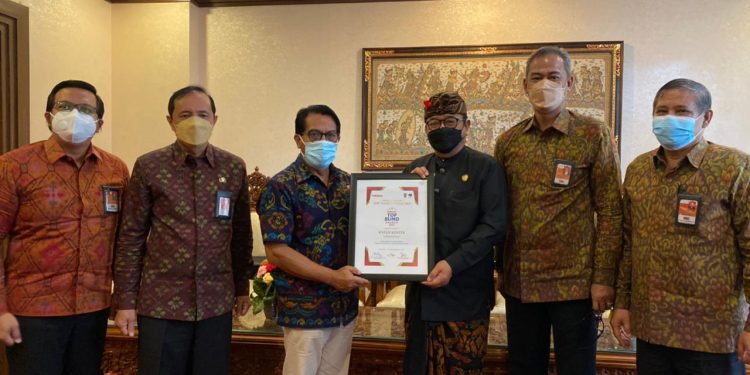 Gubernur Bali Raih Penghargaan TOP Pembina BUMD 2021, Wagub Cok Ace Minta PT. Jamkrida Lebih Inovatif Untuk UMKM