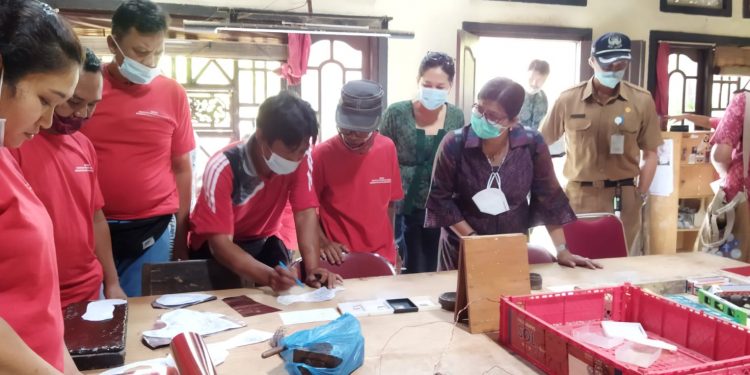 Dukung Pengrajin Logam Bangli, Pemprov Bali Gelar Bimtek Desain dan Diversifikasi Produk