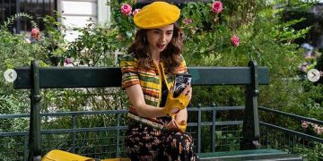 Lily Collins Ungkap Pakaian Emily in Paris Musim 2