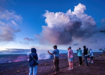 Jangan Nekat Ambil Batu Vulkanik Hawaii, Bisa Kena Kutuk Dewi Pele